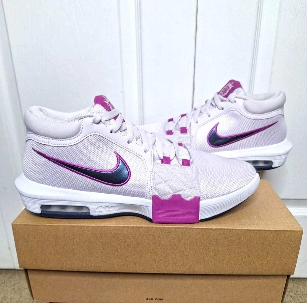 Nike LeBron Witness 8 Barely Grape White Purple Black HQ2139-500 size 10.5